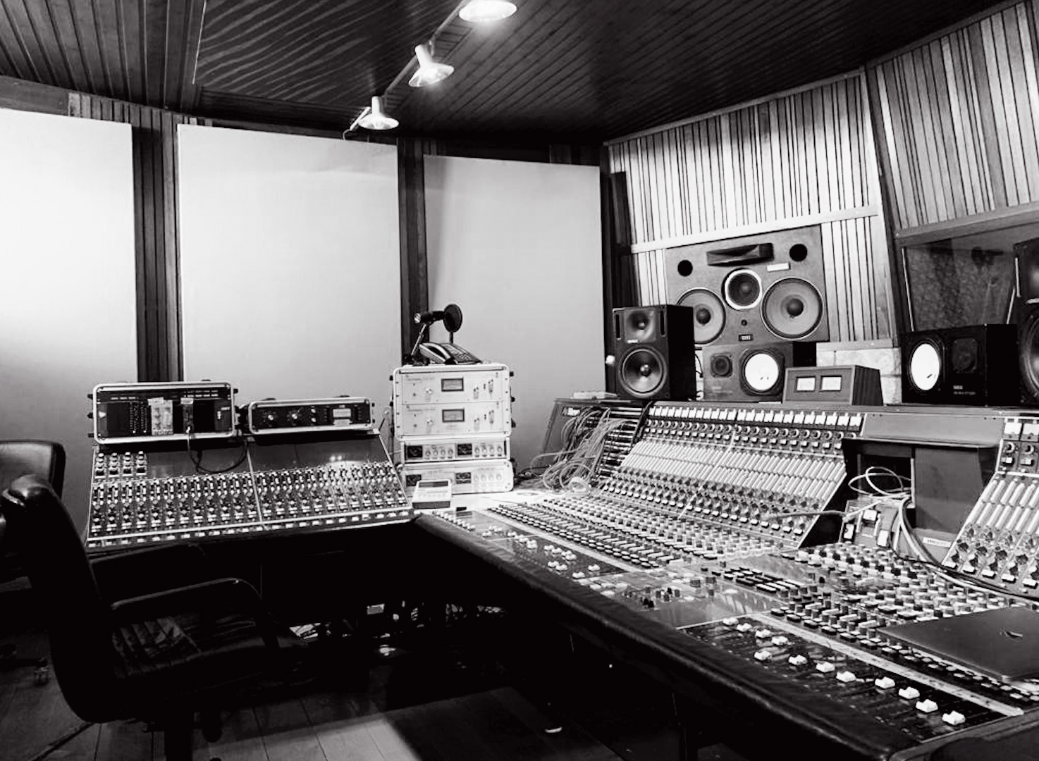 EMI NEVE vintage A3096 in Studio C at ICP recording studios - Full shot